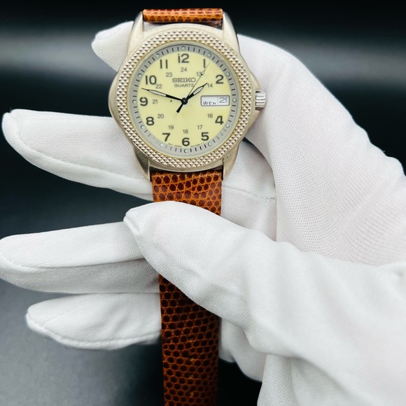 Pre-owned Unisex Seiko Beige Dial Watch with Genuine Lizard Strap New battery
